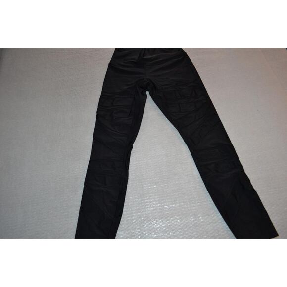 25418 Lululemon Gym Pants Leggings Capris Workout Black Polyester Size 4 Womens - Picture 2 of 7
